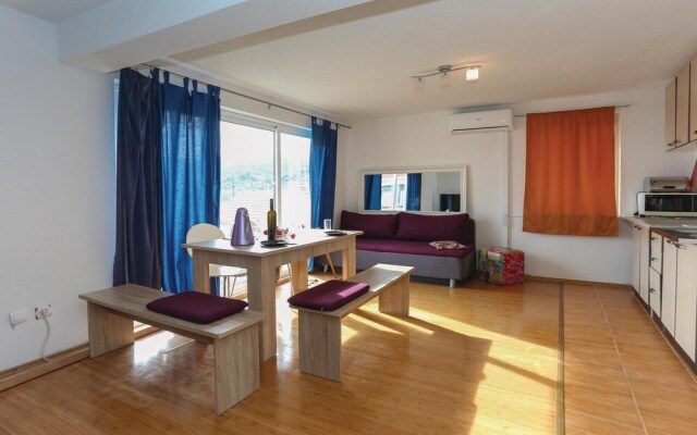 Awesome Home in Slatine With Wifi and 1 Bedrooms