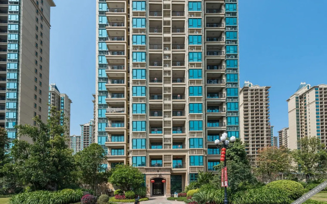Yangjiang Hailing Island Chunnuan Huakai Apartment