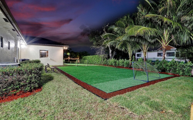 Luxury 8-br With Pool & Mini-golf & Soccer