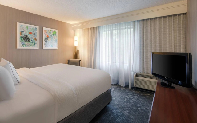 Courtyard by Marriott Grand Rapids Airport