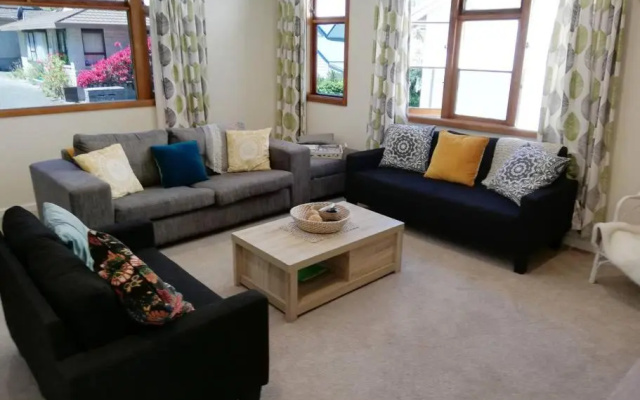 Shakespeare Cottage – Guest Rooms – Napier