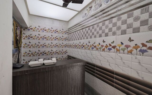 OYO 24337 Akshaya Lodging