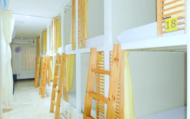 HIS Capsule Hostel