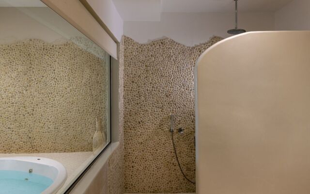 Splendour Hotel and Suites