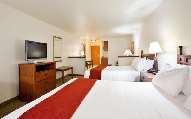 Holiday Inn Express & Suites Mattoon, an IHG Hotel