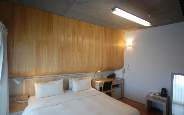 Orange Moon Inn
