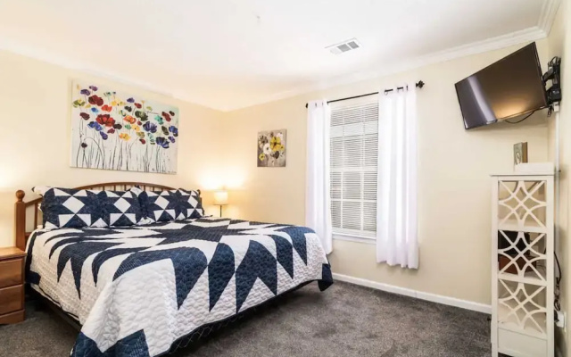 The Cozy Hideaway Stay for 6
