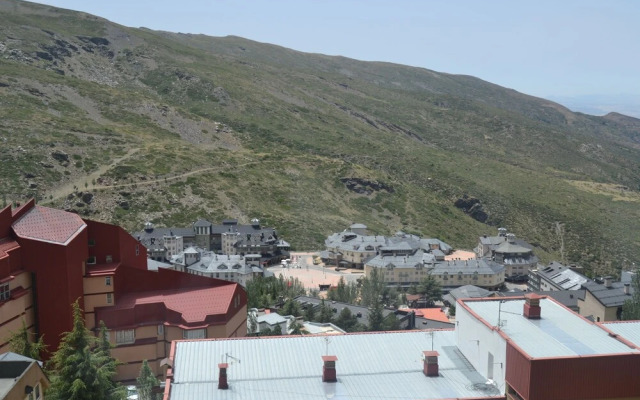 Fully equipped studio overlooking Mount Oiz