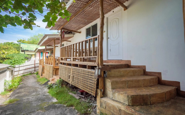 Phi Phi Cozy Seafront Resort