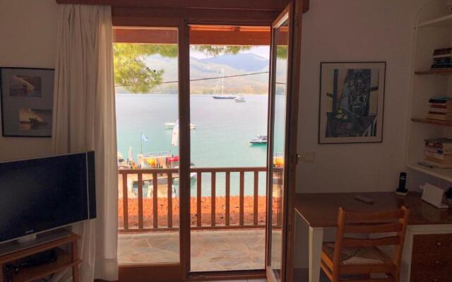 Sea-side 3 BEDROOM- BEACH HOUSE