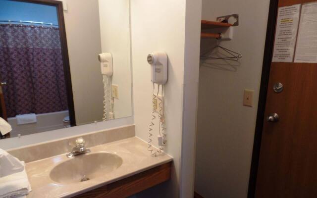 Dakota Country Inn & Suites