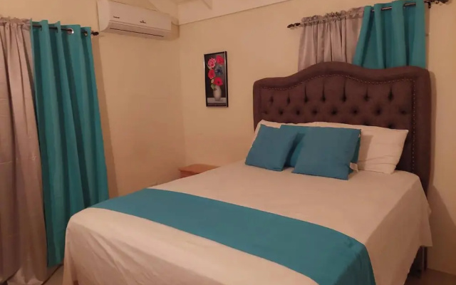 Luxurious 3-bedroom House in Ocho Rios With Private Entrance