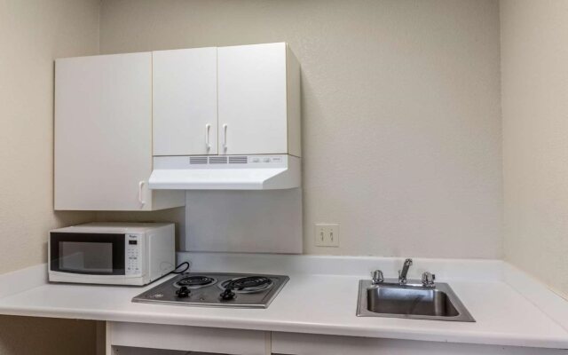 HomeTowne Studios by Red Roof Austin