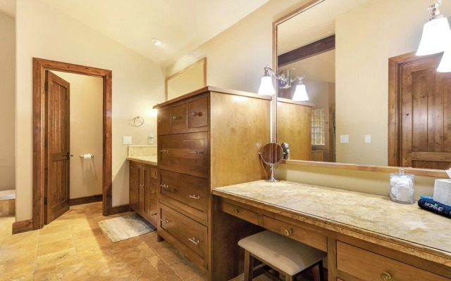 Star Haven Retreat 5 BDR Stunner!