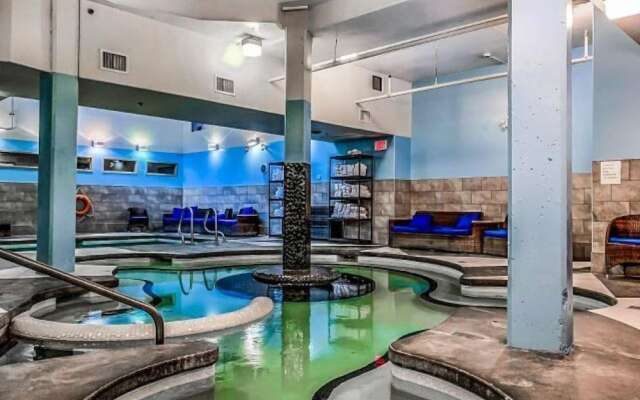 Luxury 3-Br Penthouse | INDOOR Pool & Hot Tub | Pool Table | 2 Decks + Mtn Views