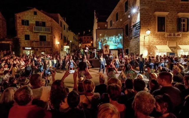 Sea-view Villa in Bol with Hot Tub, Sauna, Whirlpool