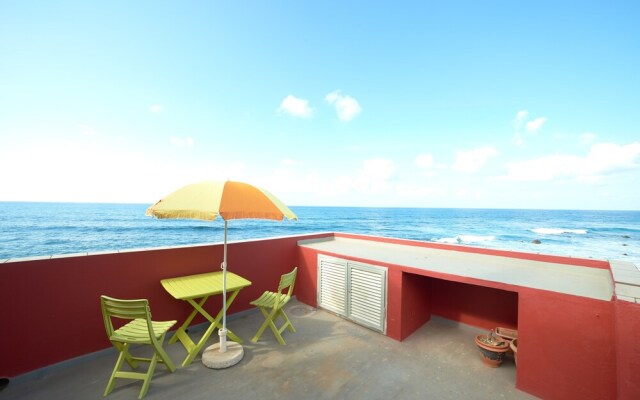 Derecha del Roque overlooking the Sea