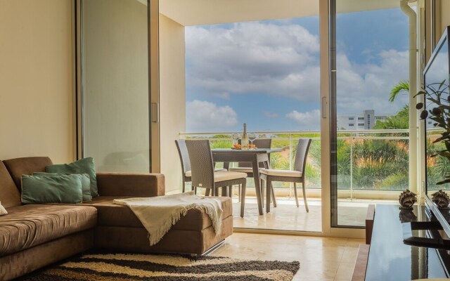 Lovely Condo at Eagle Beach! Great Views