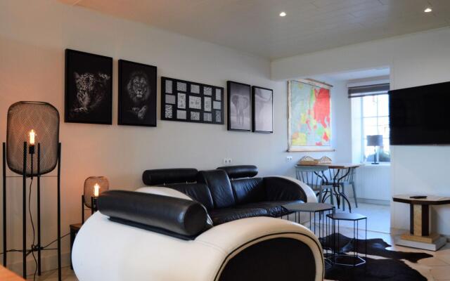 Rochehaut Hideaway With Tub