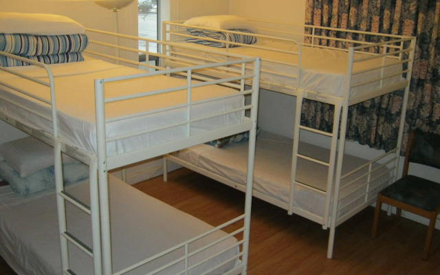 Kelowna Okanagan Lake Hostel