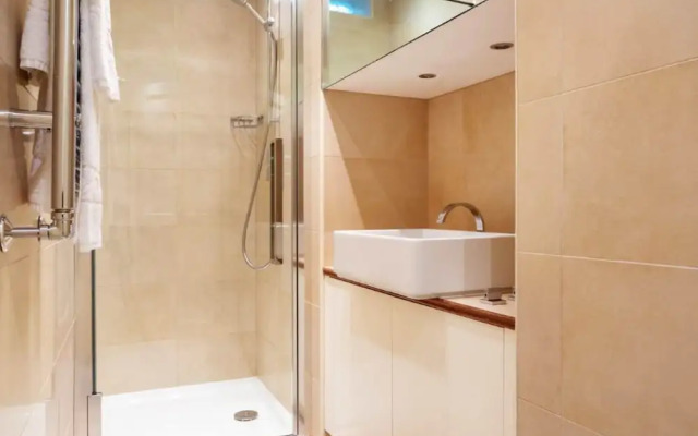 3 Bedroom South Kensington Flat