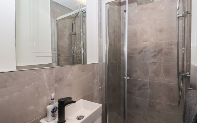 Flat 2 23 Hyde Park Road