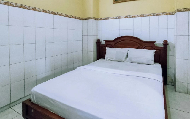 Hotel Shinta 1 near Stasiun Kertosono