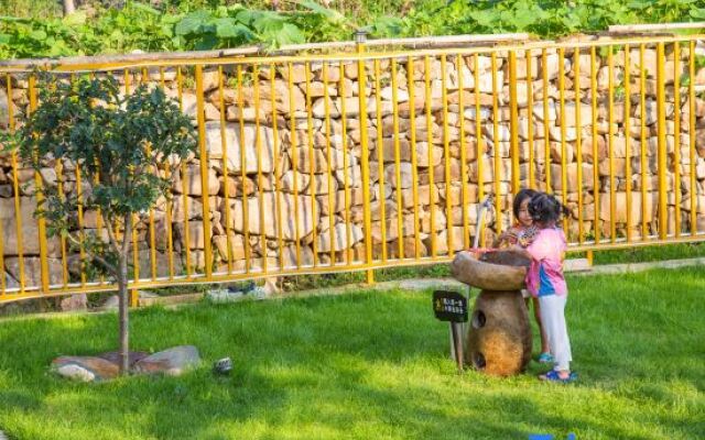 Xiangbo Bowen Travel has a mining homestay at home