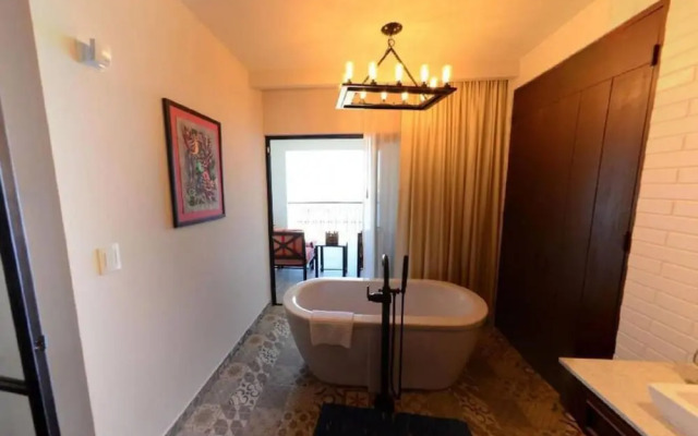 Spacious 4 BR Apt in Cabo