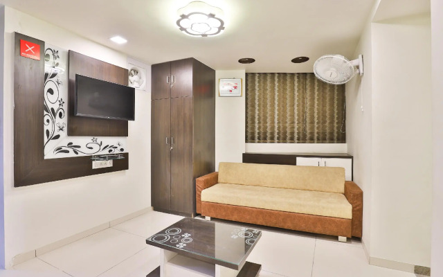 OYO 13033 Hotel Raadhe