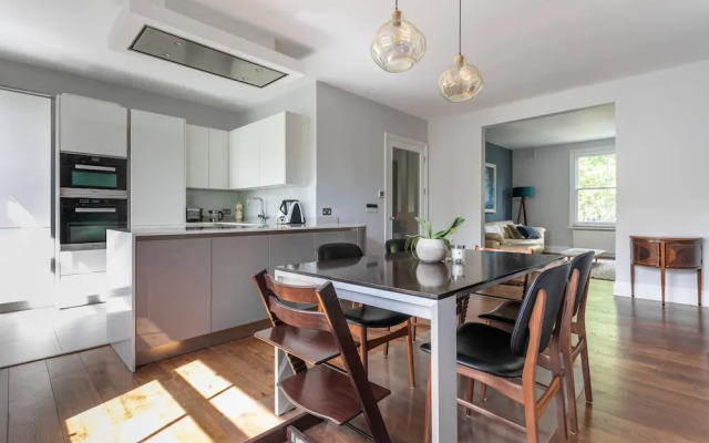 Bassett Road XII by Onefinestay