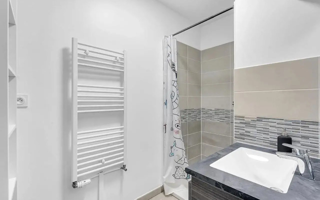Beautiful And Spacious Apt At 19 Min From Downtown
