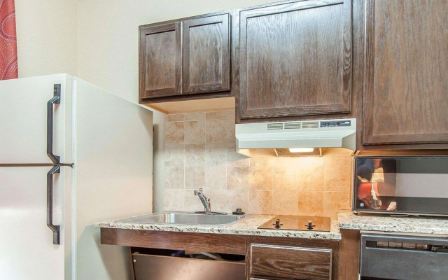 Mainstay Suites Knoxville Airport