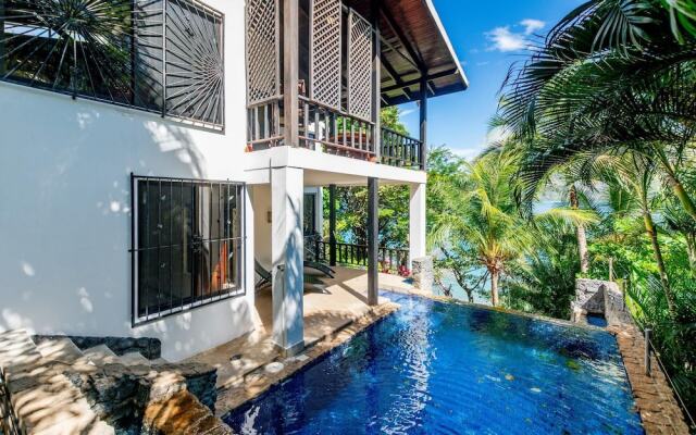 4BD Cliffside Home With Pool on Secluded Beach