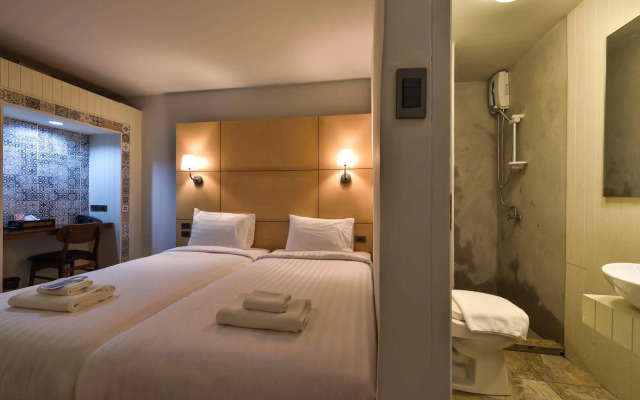 Hotel October
