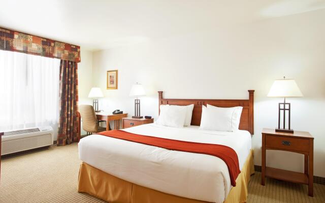 Holiday Inn Express & Suites Mattoon, an IHG Hotel