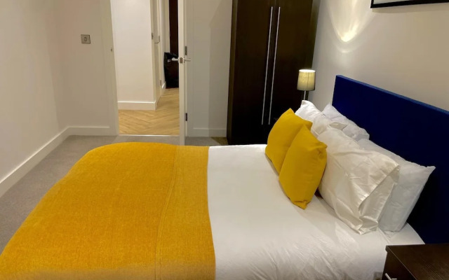 Luxury Spa Apartment in Manchester - Rooftop Swim