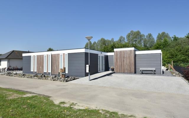 Classy Holiday Home in Sint Annaland with Garden, Barbecue