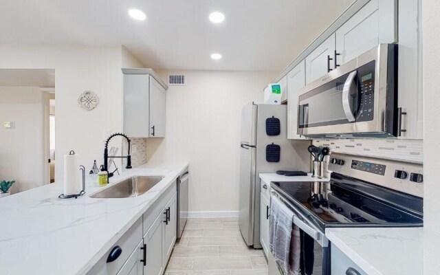 Villa Sunrise 1 Bedroom Condo by RedAwning