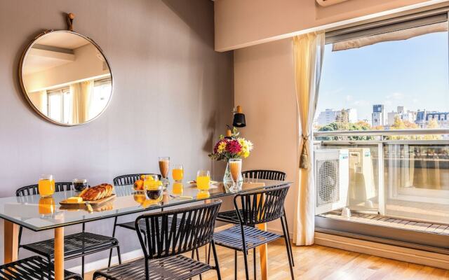 2BR Family Apt Puente de la Mujer View