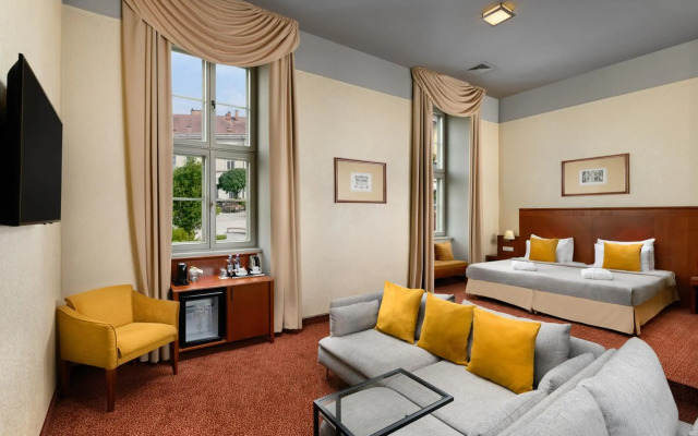 Отель Mercure Szekesfehervar Magyar Kiraly Hotel