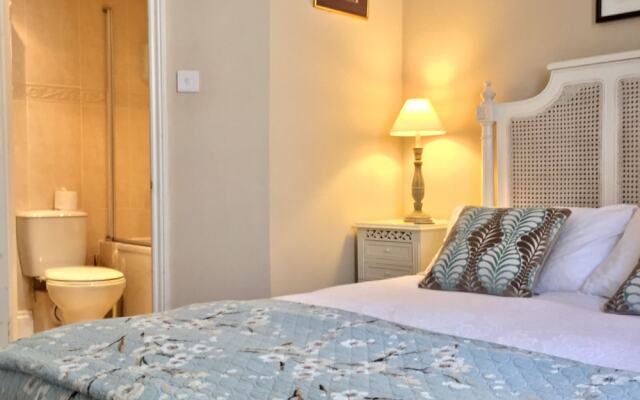 Ascot House Hotel