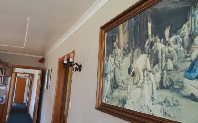 Surat Bay Lodge & Backpackers Hostel