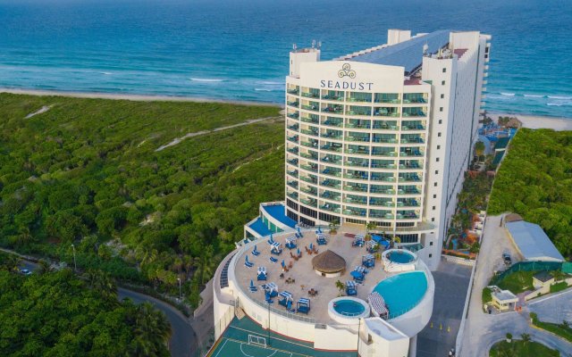 Отель Seadust Cancun Family Resort