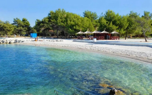 Family friendly apartments with a swimming pool Pula - 7610