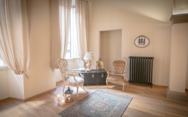 Breathtaking 4BD Apt 5min Walk to Duomo