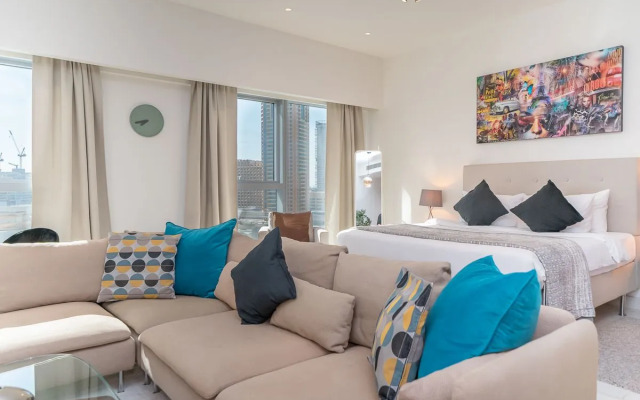 Bright and spacious Studio in DIFC