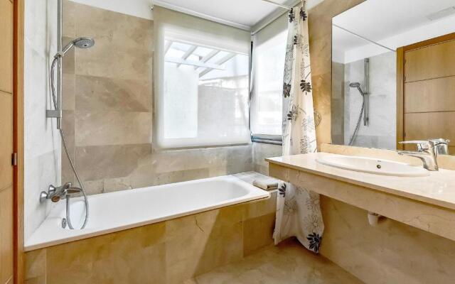 Townhouse 2 bedrooms on the first line