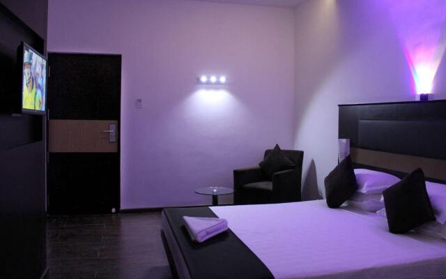 Hotel The Home