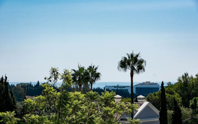 SAT - Contemporary Apartment in Puerto Banus